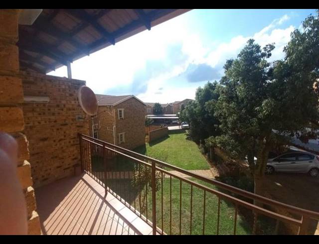 2 BEDROOM APARTMENT FOR SALE IN STRUBENSVALLEI